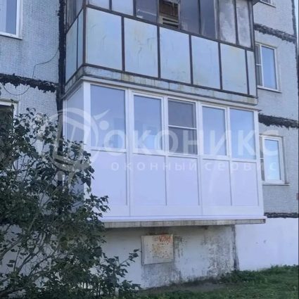 Панорамное остекление балкона с отделкой
